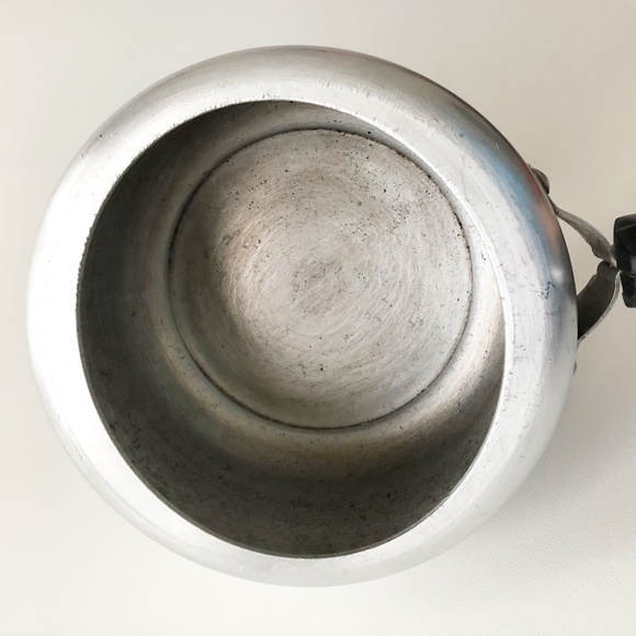 USHA SHRIRAM Induction Energy Saver Base Aluminum Pressure Cooker 2 Liters - Picture 4 of 8